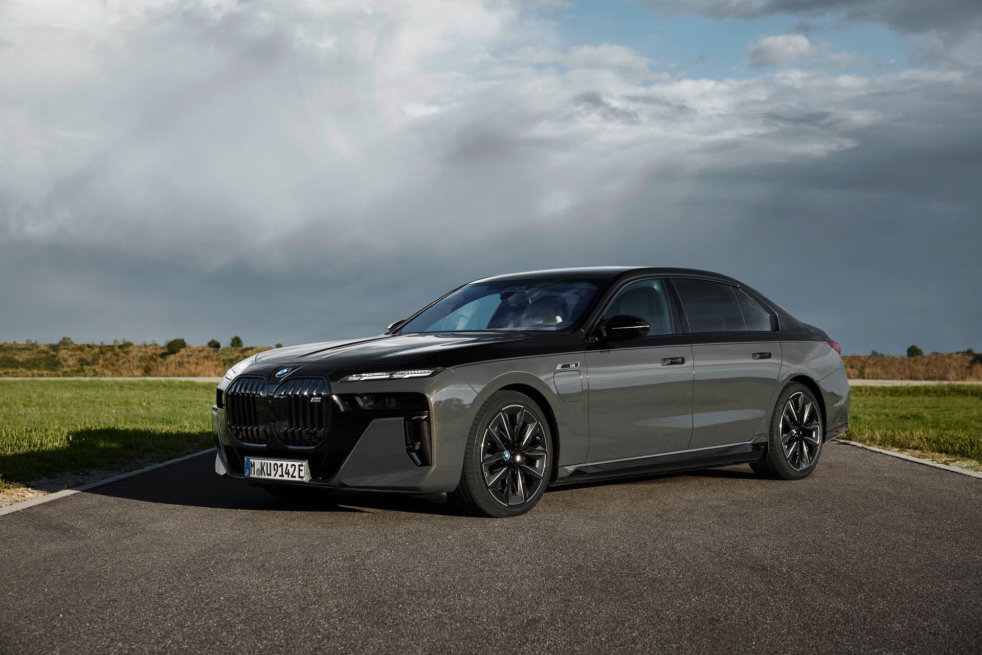 BMW M760e 2023 года 