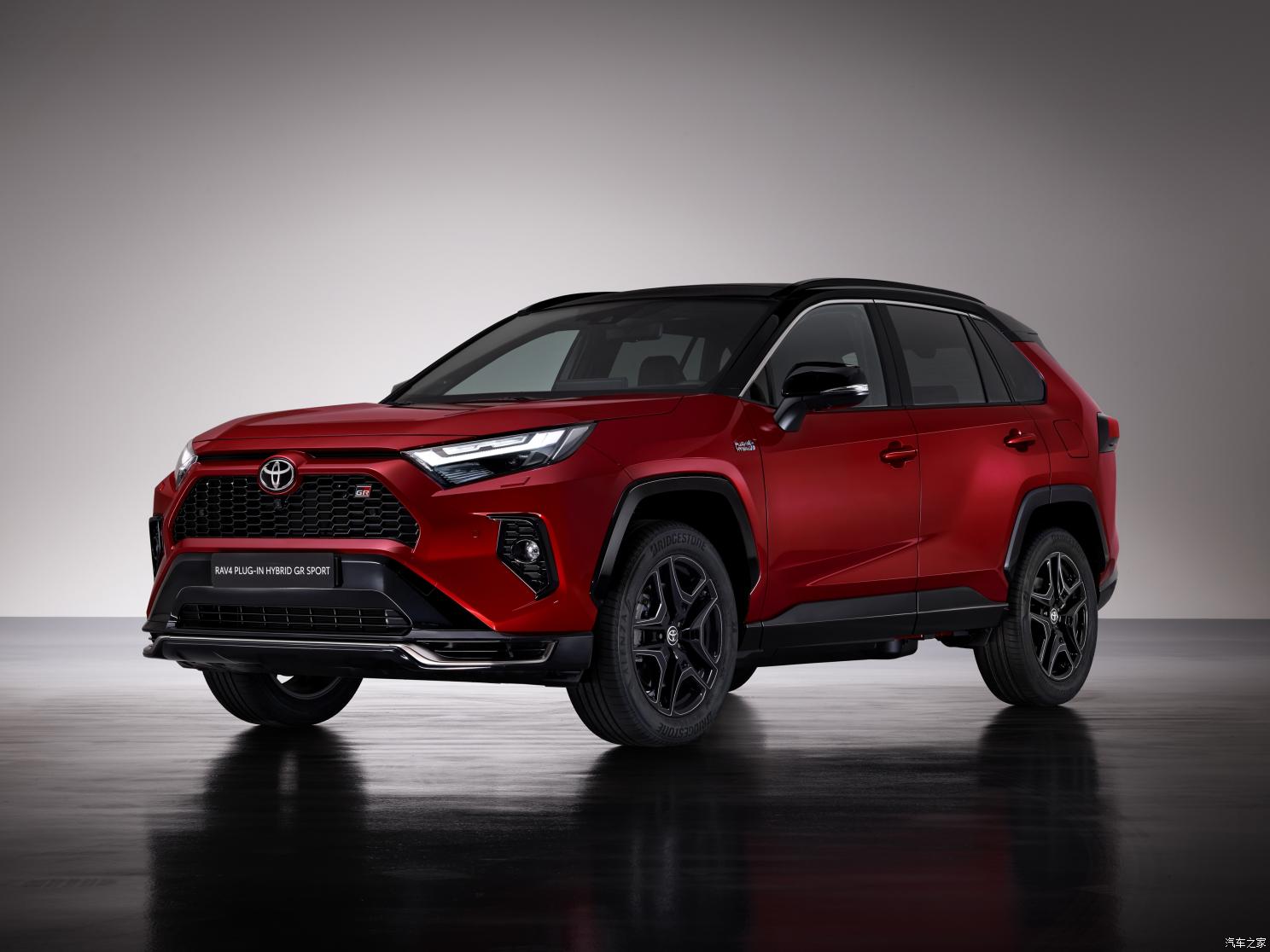 Японский кроссовер TOYOTA RAV4 в 2022 году впервые получил спортивную  версию GR SPORT